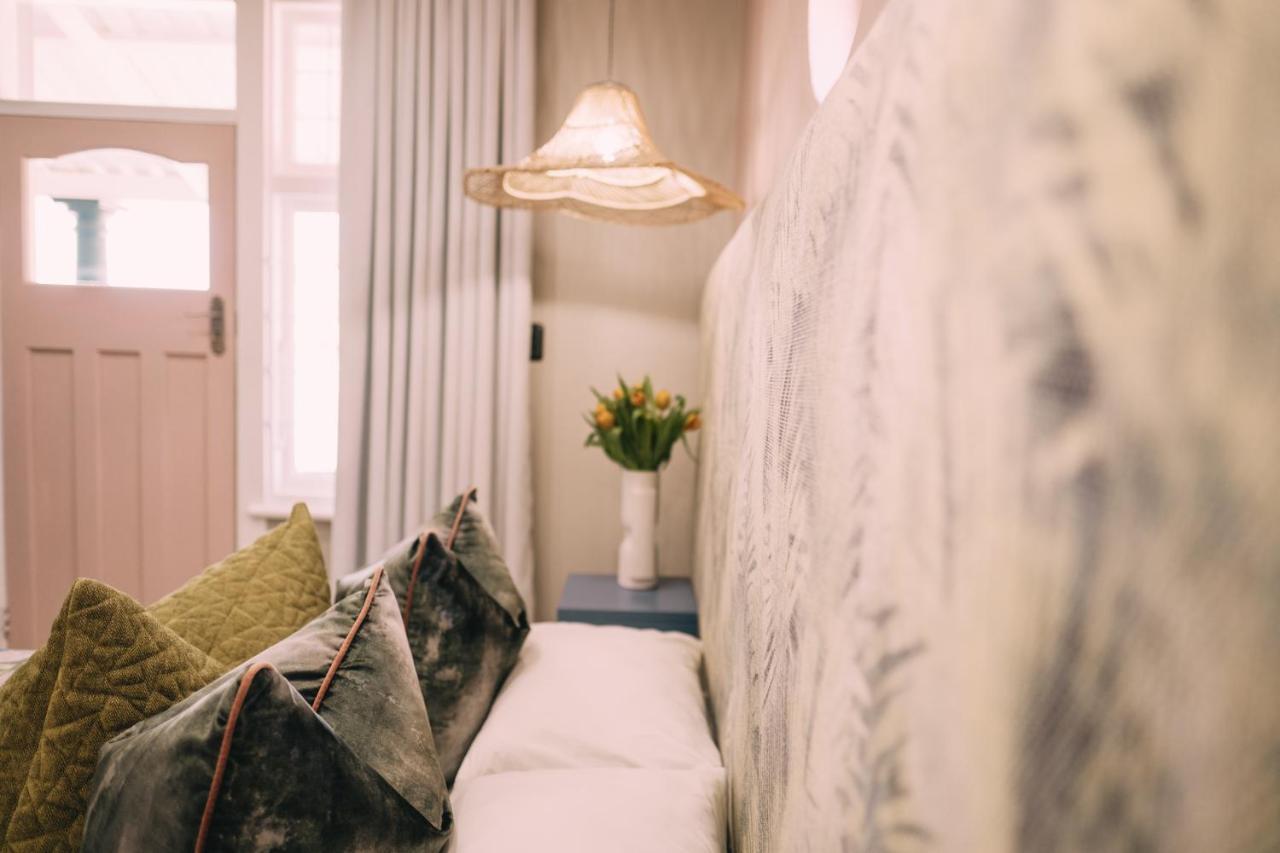 Sixteen On Latimer Bed & Breakfast
