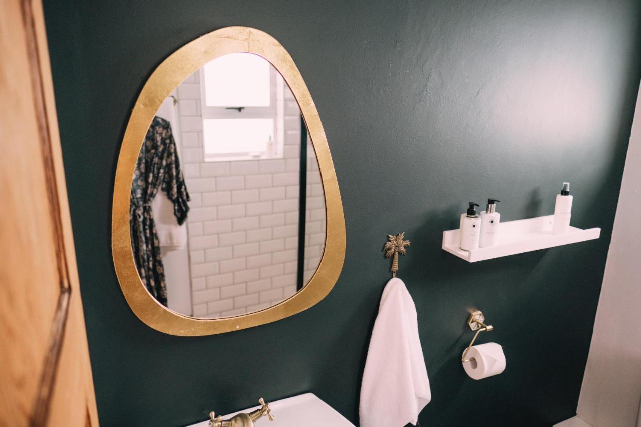 Sixteen On Latimer Bed & Breakfast